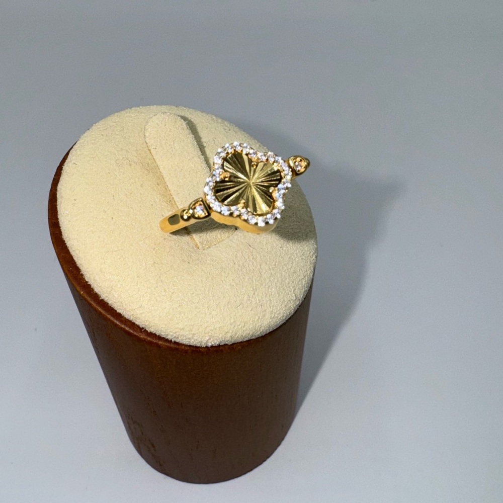 18k Clover Spinner Ring - Picture 7 of 10
